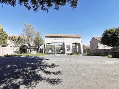 Townhouse For Sale in Halfway Gardens, Midrand